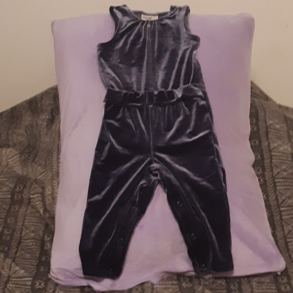 Oshkosh like new 18 month romper
